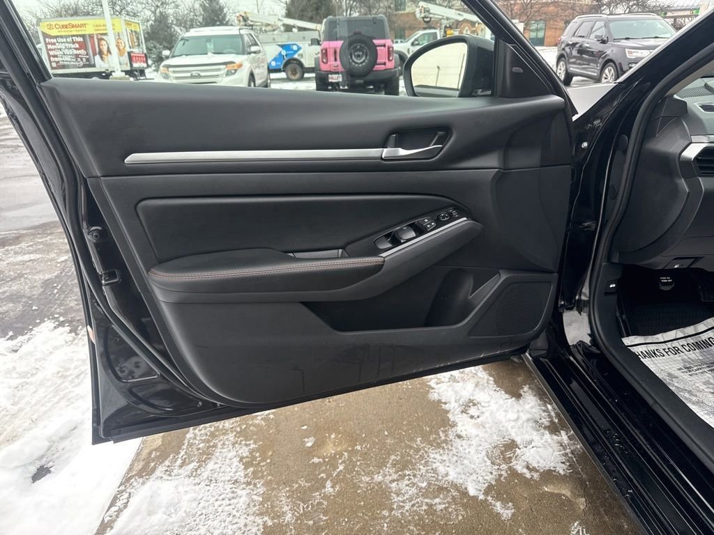 Used 2024 Nissan Altima 2.5 SR image 14