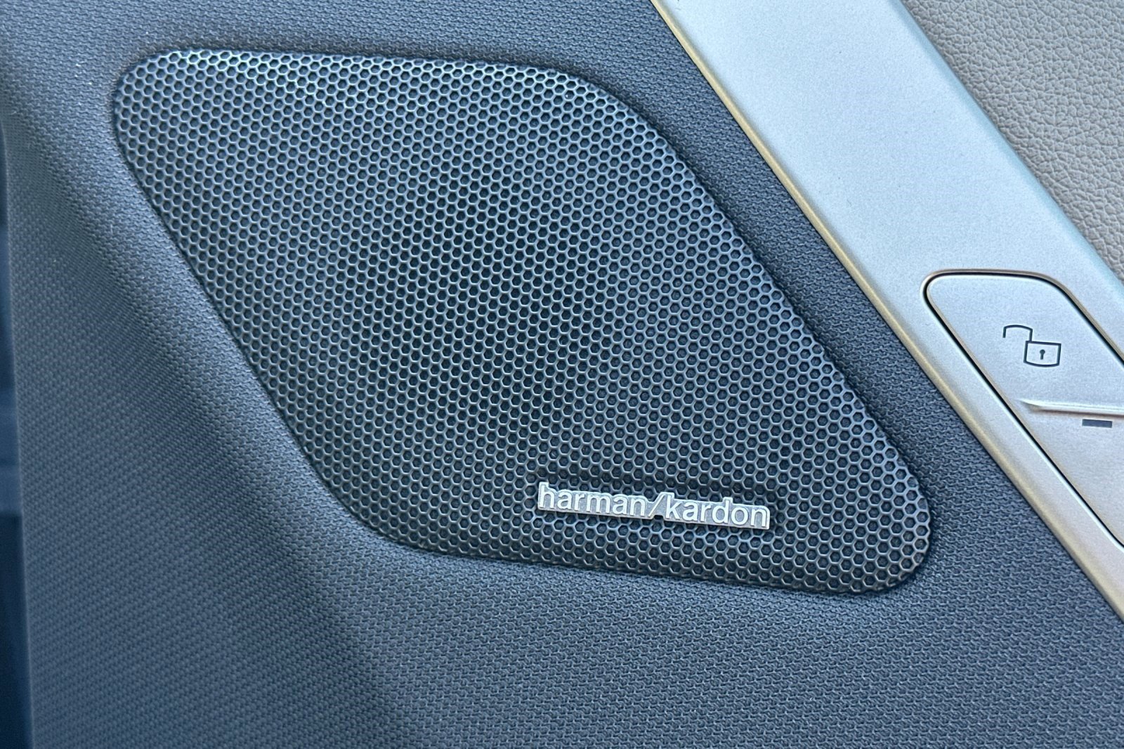 Used 2025 BMW iX xDrive50 image 23