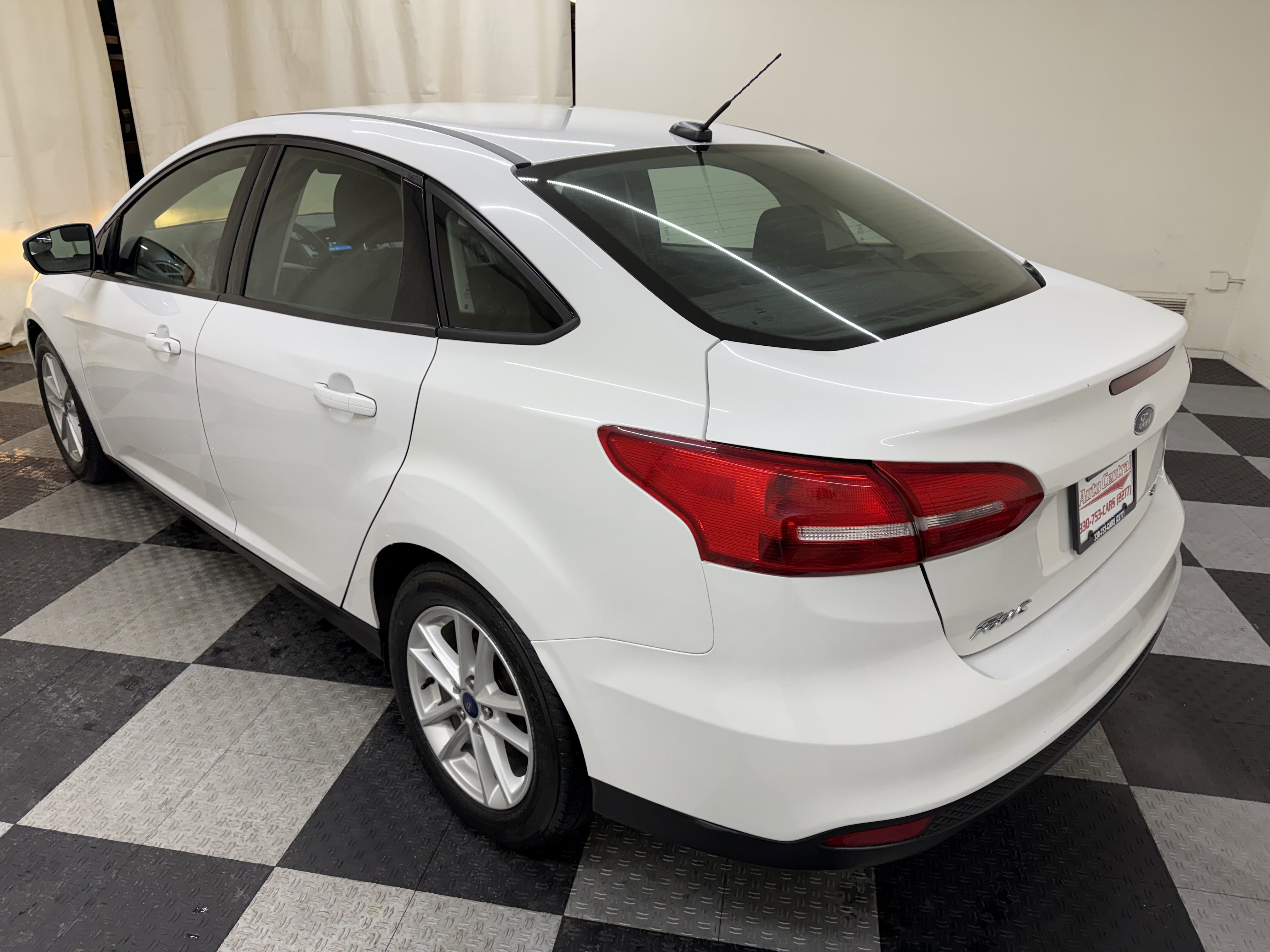 Used 2017 Ford Focus SE image 8