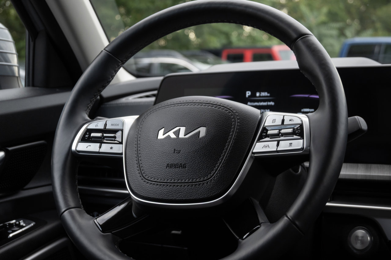 Used 2024 Kia Telluride EX w/ EX Captain's Chair Package image 26