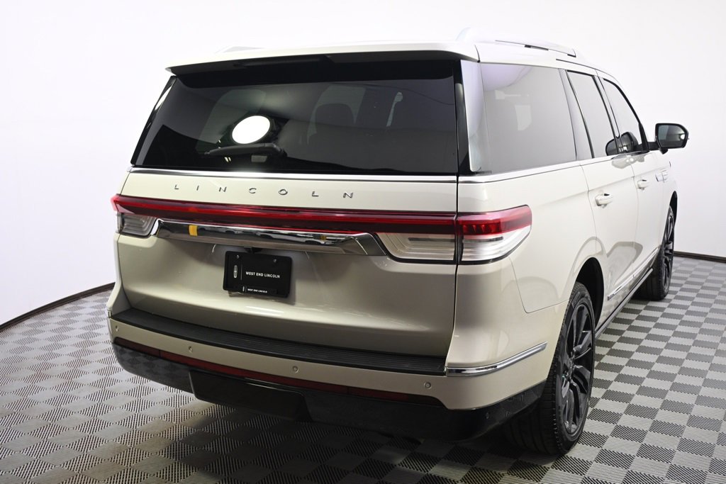 Certified 2024 Lincoln Navigator Reserve w/ Equipment Group 201A image 6