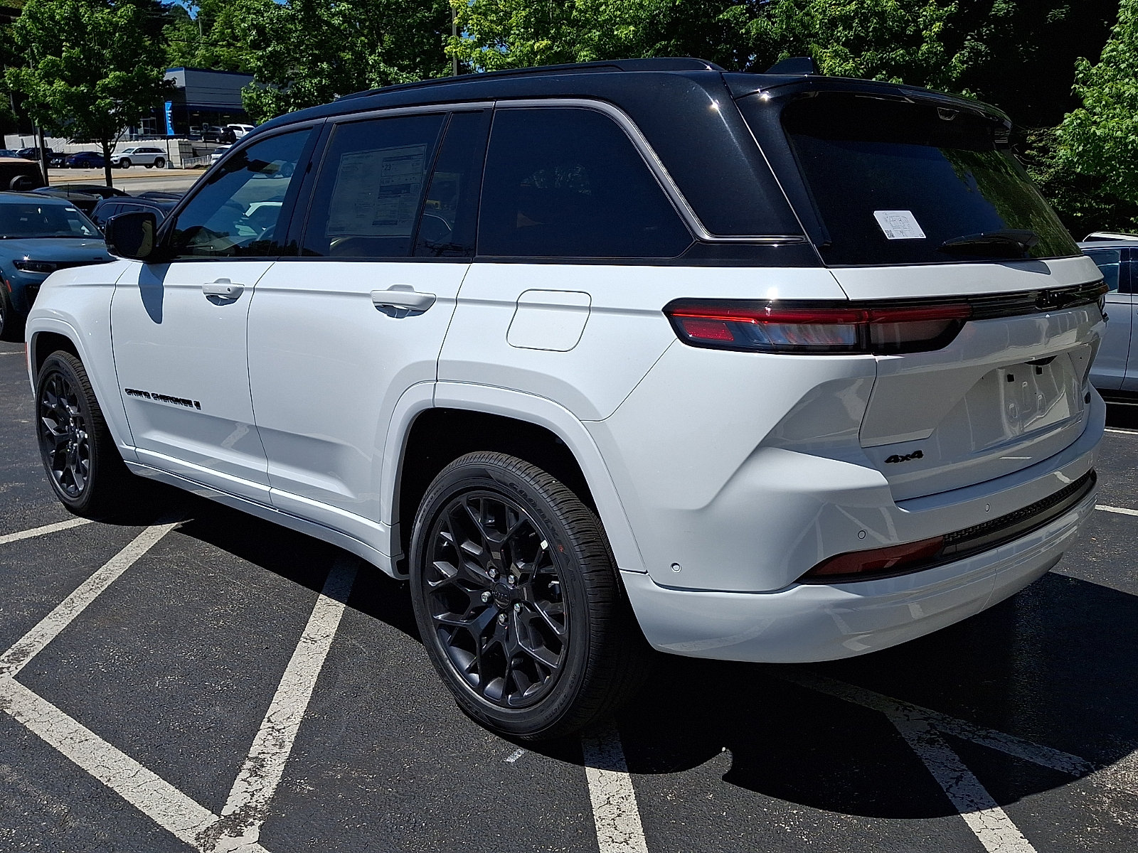 New 2026 Jeep Grand Cherokee Summit w/ Obsidian Package AWD/4WD image 4