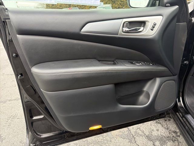Used 2018 Nissan Pathfinder SL image 12