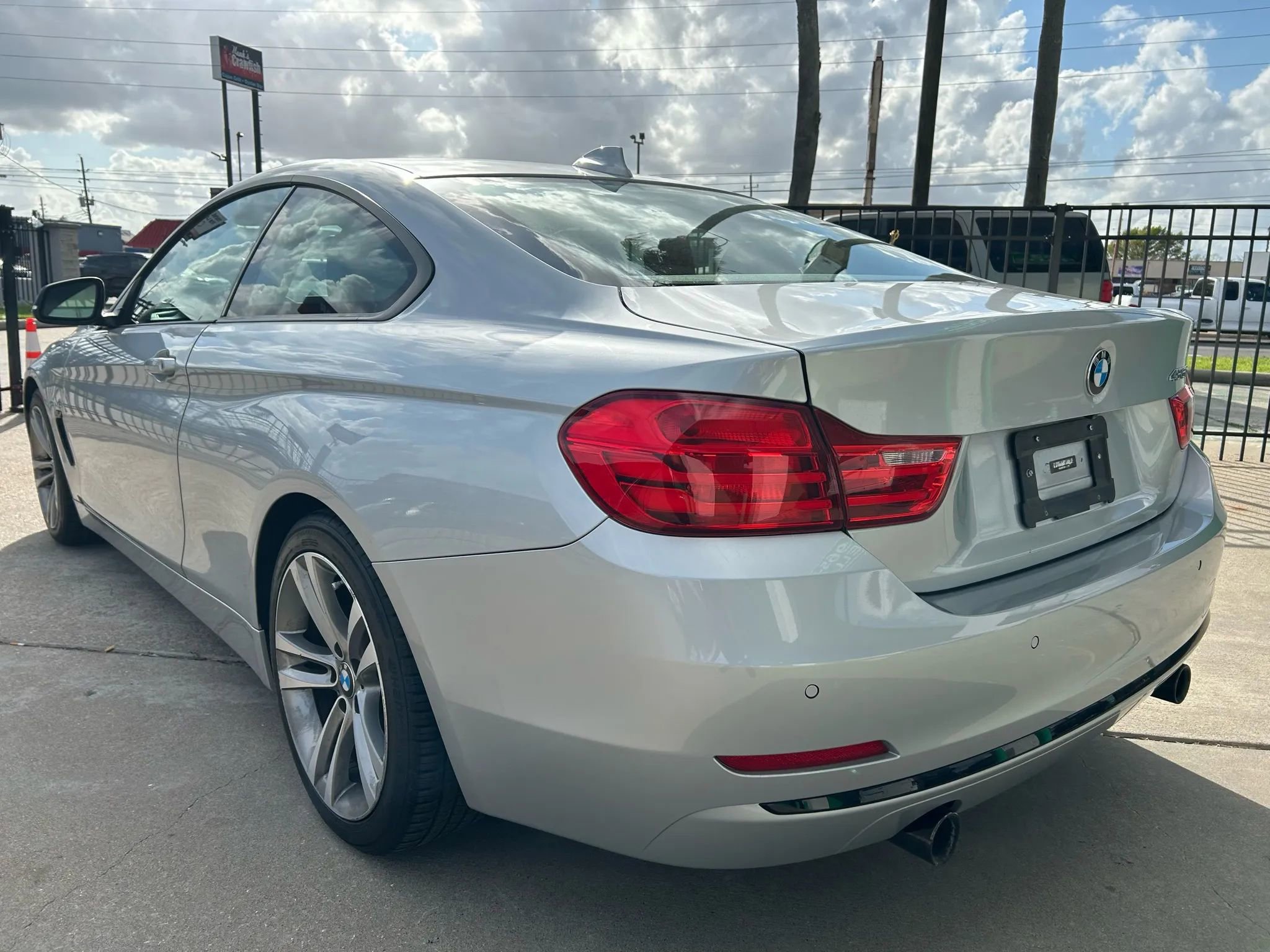 Used 2015 BMW 435i Coupe w/ Technology Package image 4