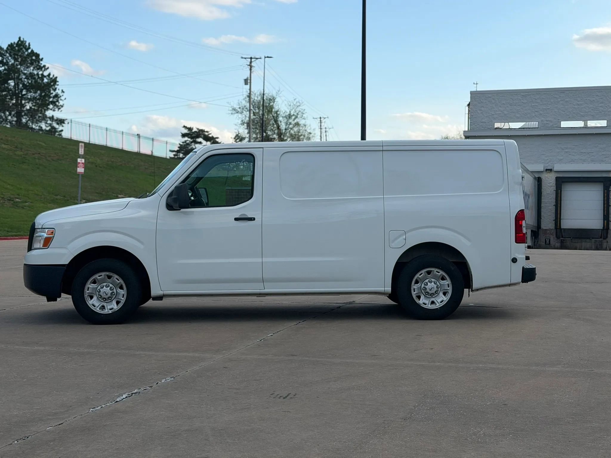 Used 2019 Nissan NV 2500 SV RWD image 4