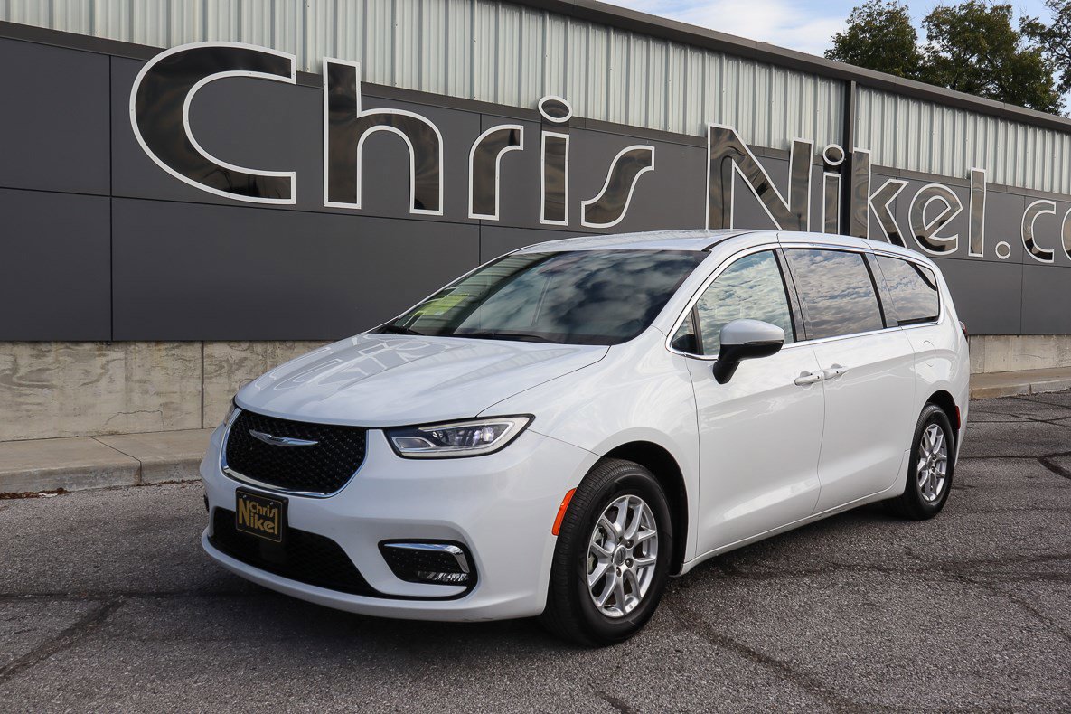 Used 2023 Chrysler Pacifica Touring-L