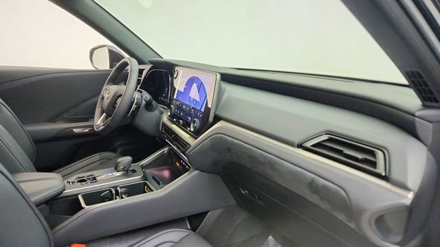 Used 2026 Lexus TX 500h AWD w/ Technology Package image 20