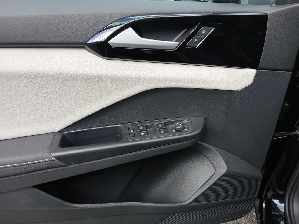 New 2025 Volkswagen Taos S image 11