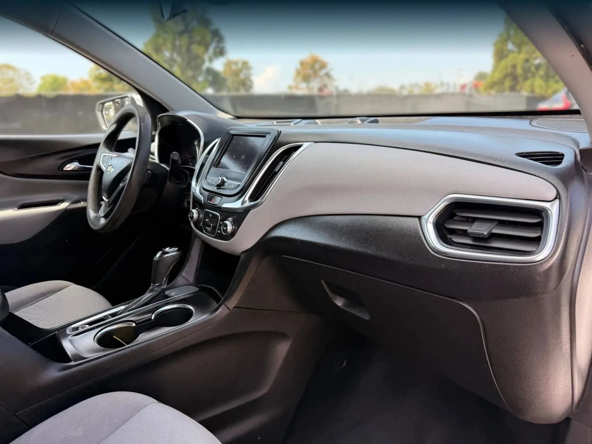 Used 2020 Chevrolet Equinox LT FWD image 19