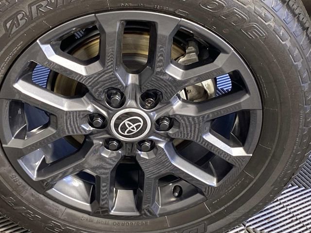 Used 2024 Toyota Tundra Platinum AWD/4WD image 30
