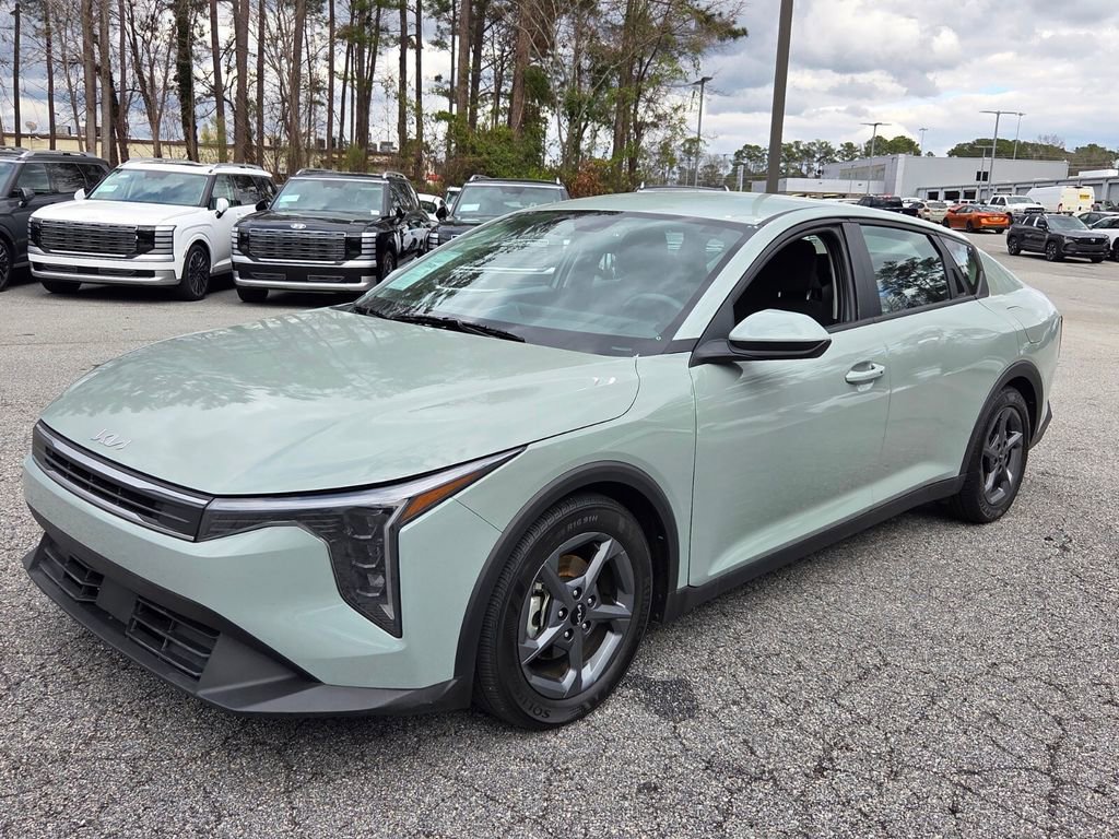 Used 2025 Kia K4 LXS image 3