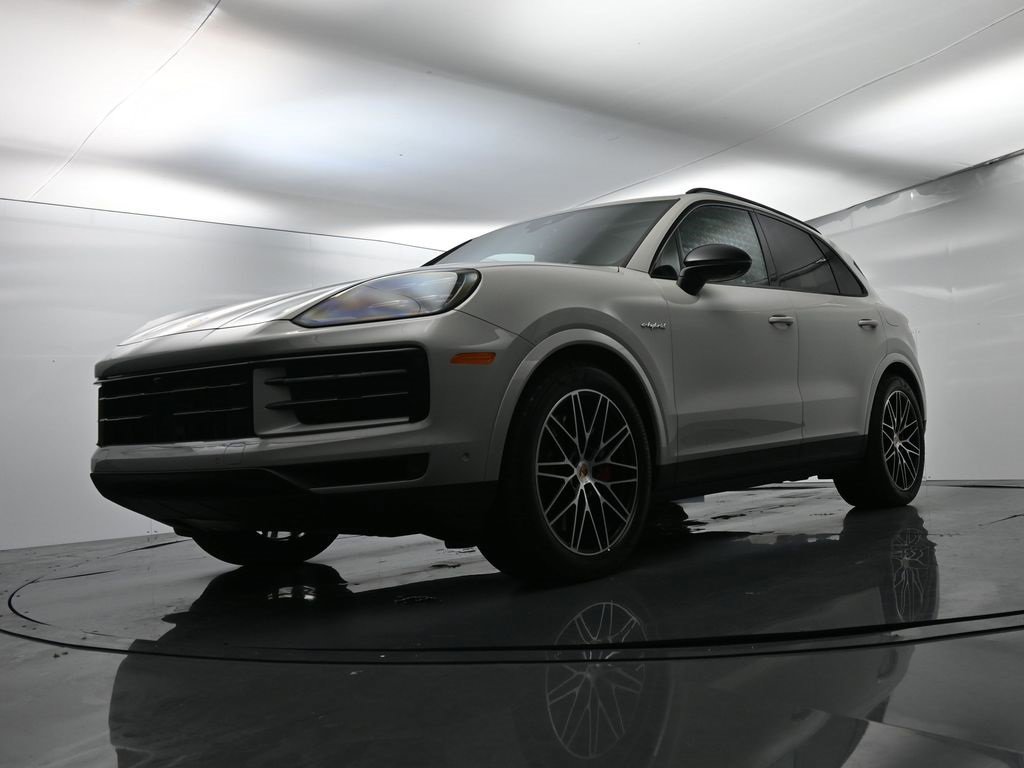 Used 2025 Porsche Cayenne S image 47