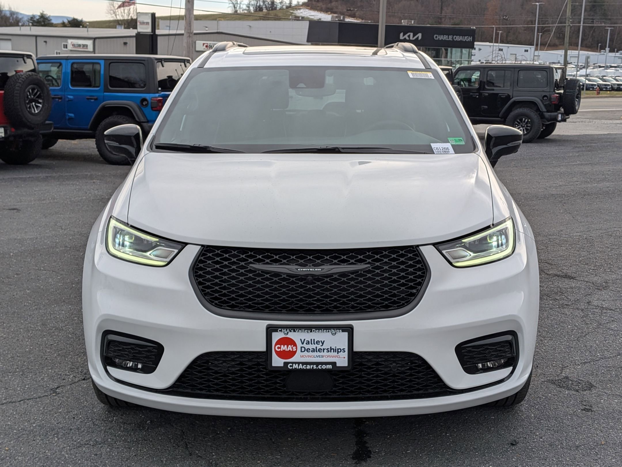 New 2026 Chrysler Pacifica Limited w/ Uconnect Theater Family Group image 2