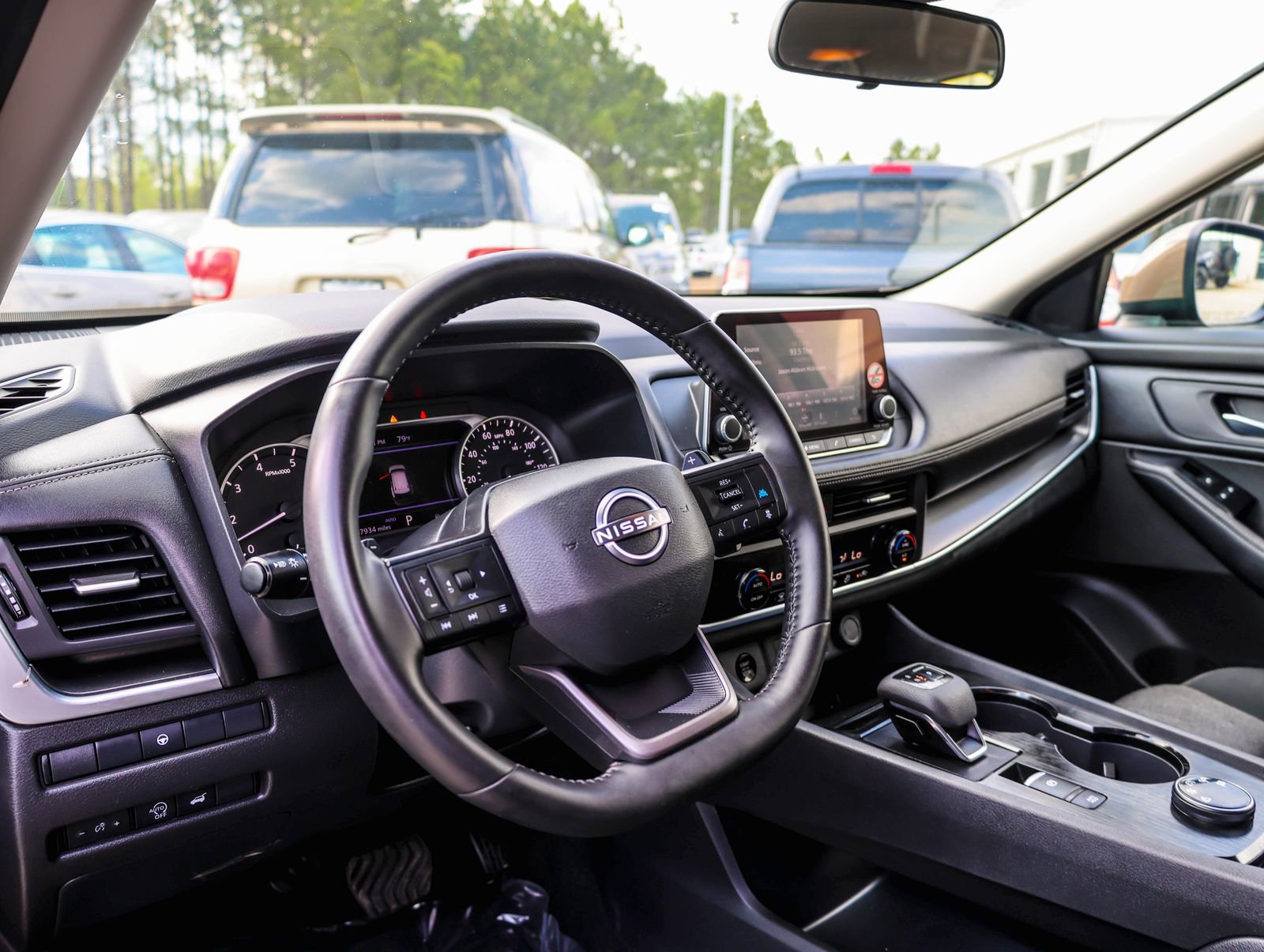 Used 2025 Nissan Rogue SV image 12