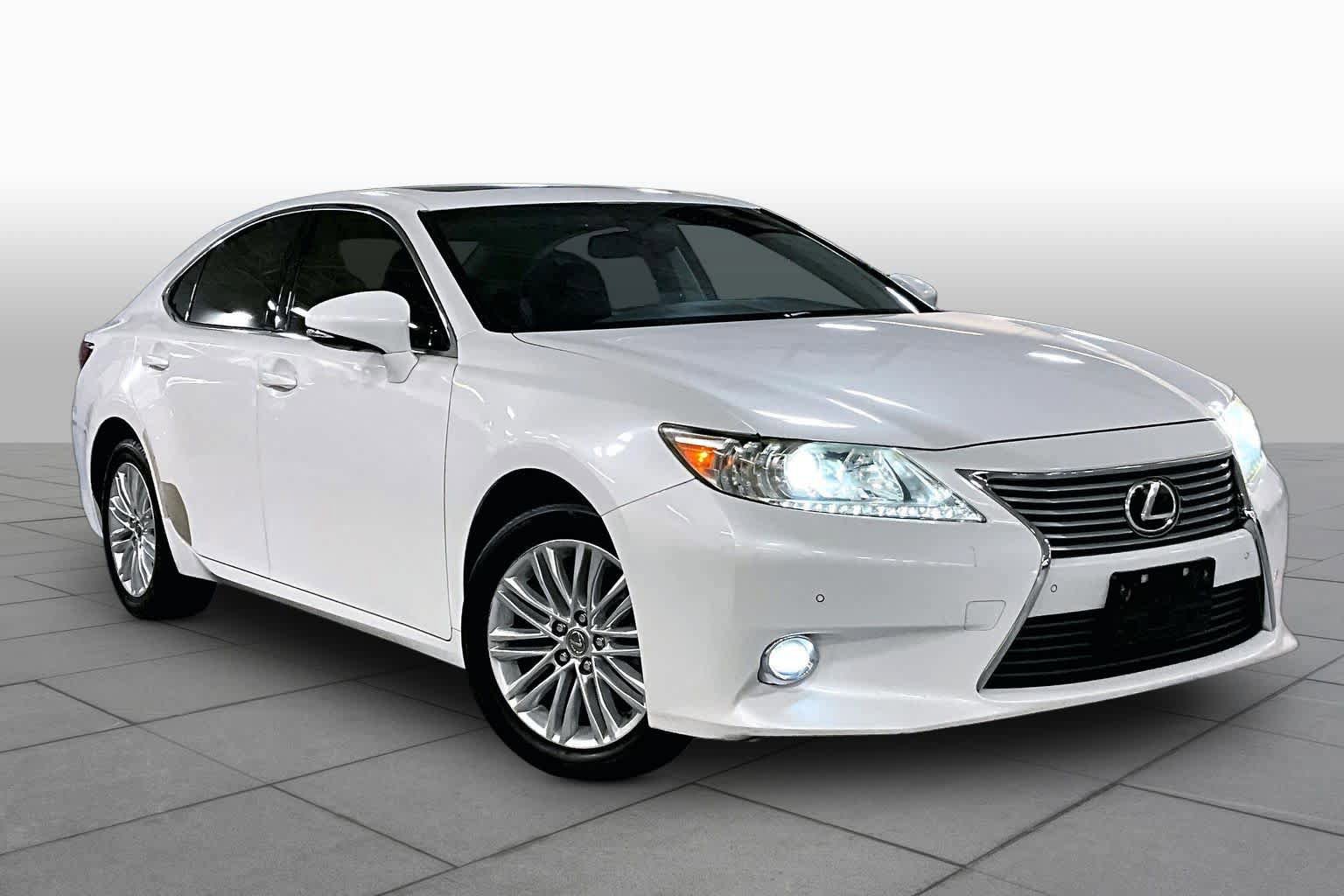 Used 2014 Lexus ES 350 w/ Luxury Package FWD image 3