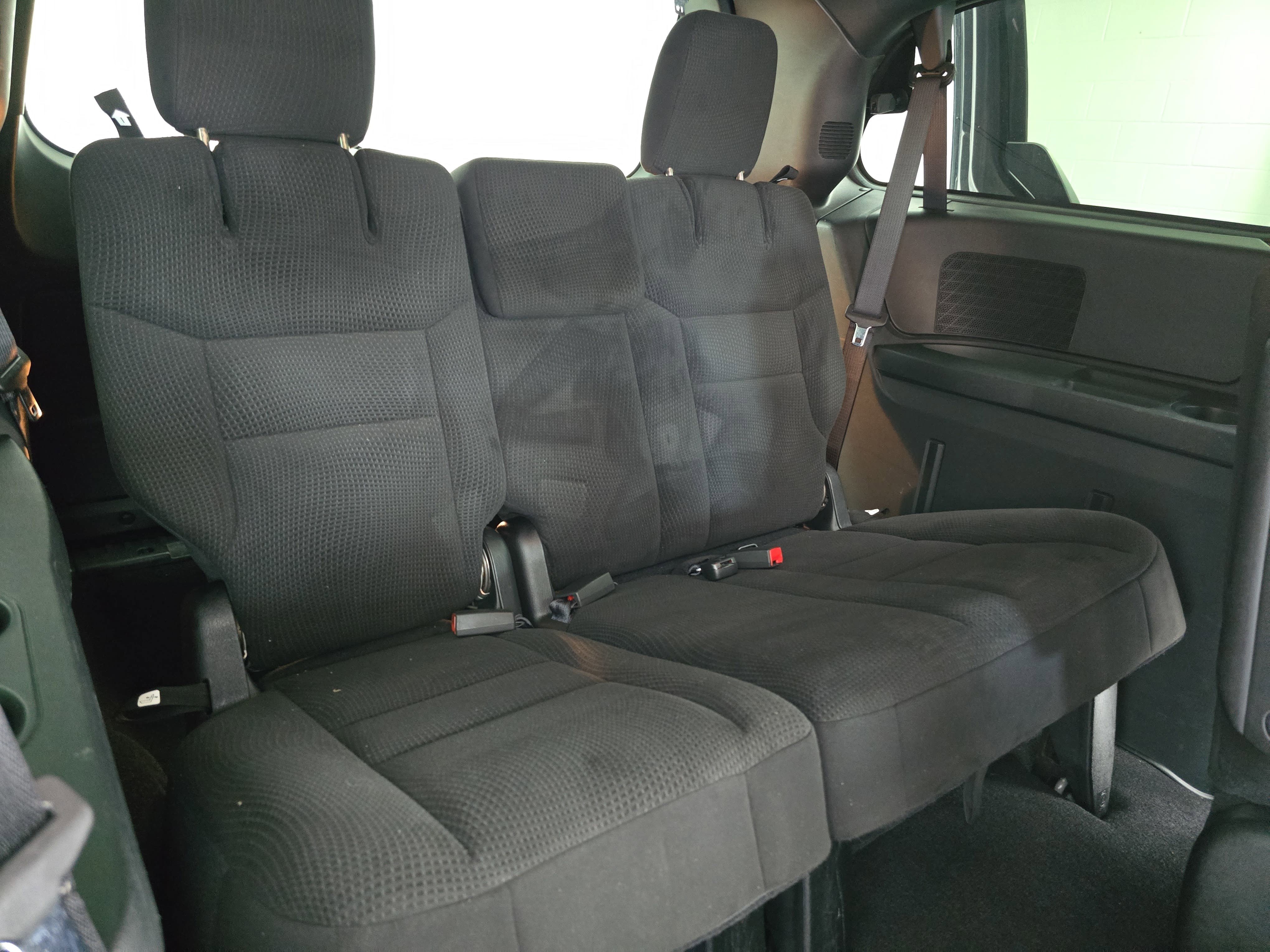 Used 2014 Dodge Grand Caravan SE FWD image 12