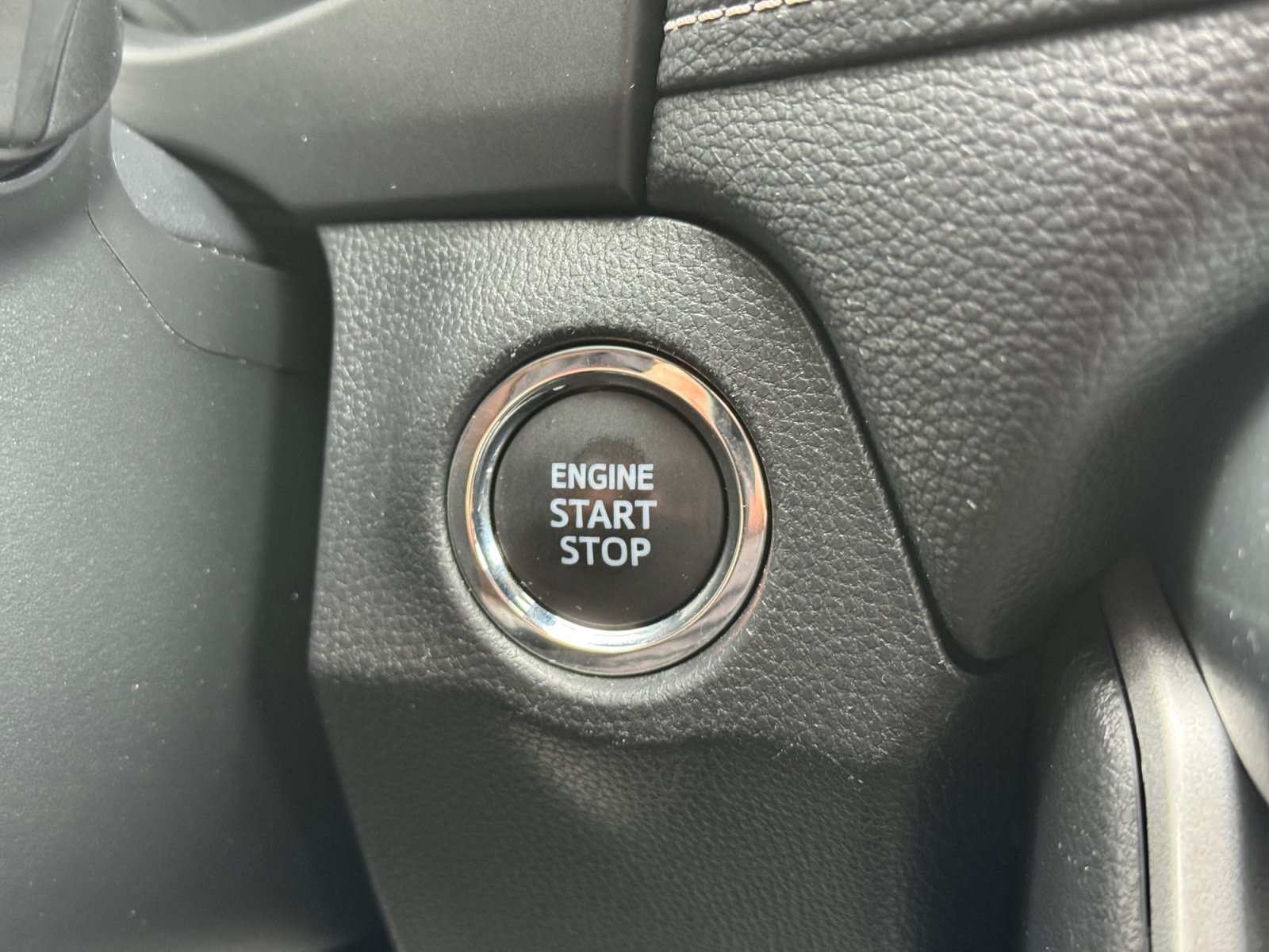 Used 2023 Toyota RAV4 XLE AWD/4WD image 5
