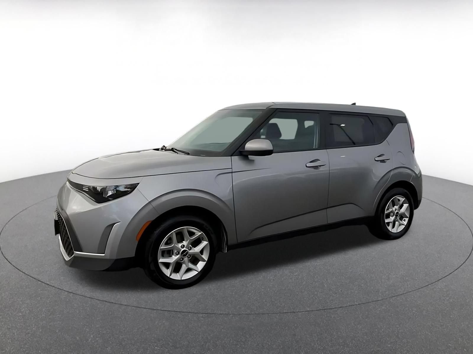 Used 2025 Kia Soul LX w/ LX Technology Package FWD image 7