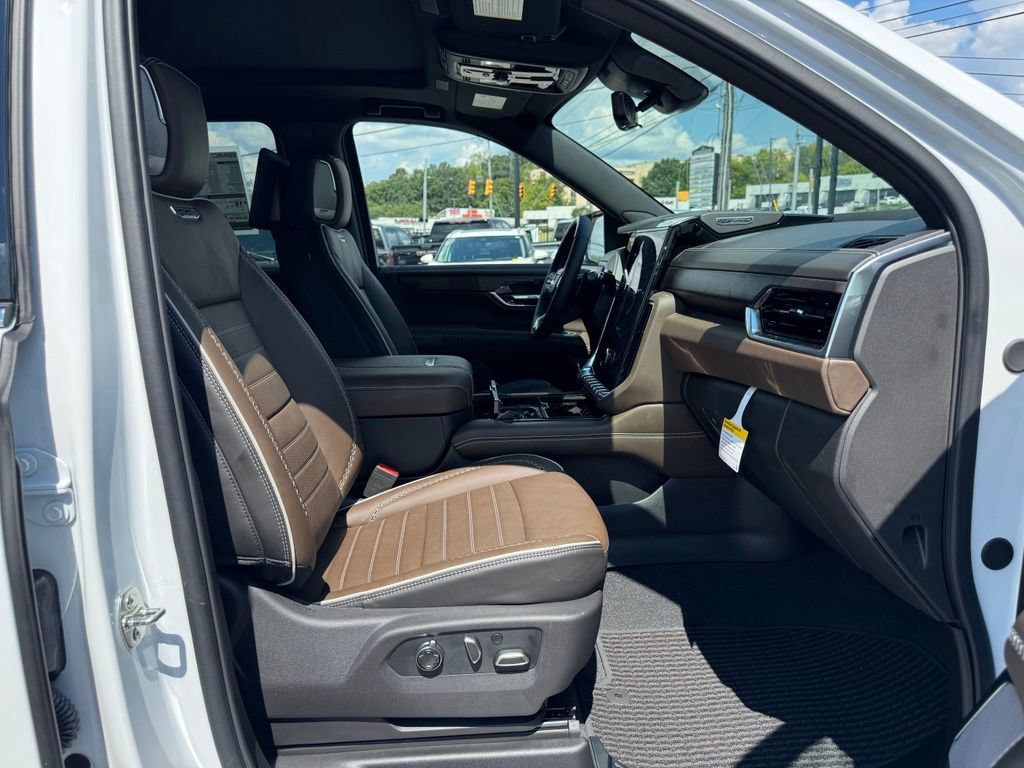 New 2026 GMC Yukon XL Denali Ultimate AWD/4WD image 18
