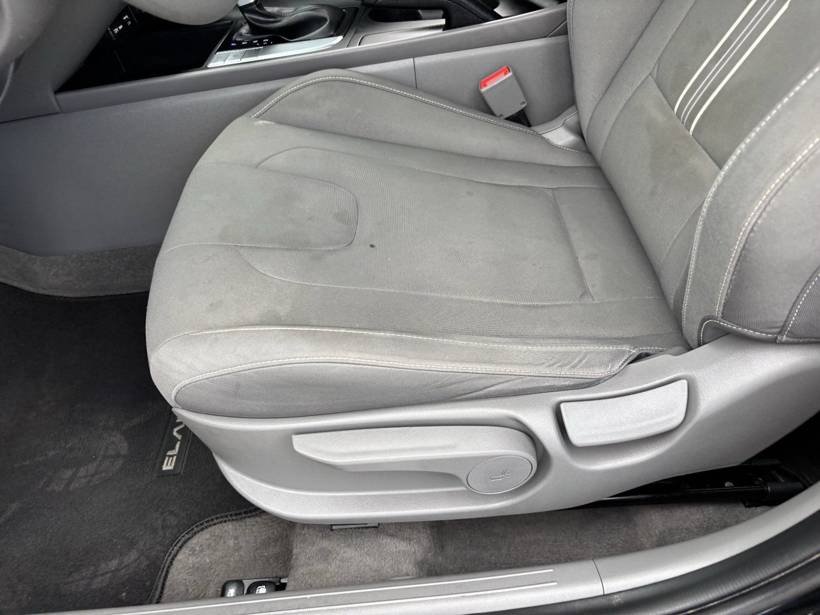 Used 2023 Hyundai Elantra SEL w/ Cargo Package FWD image 21
