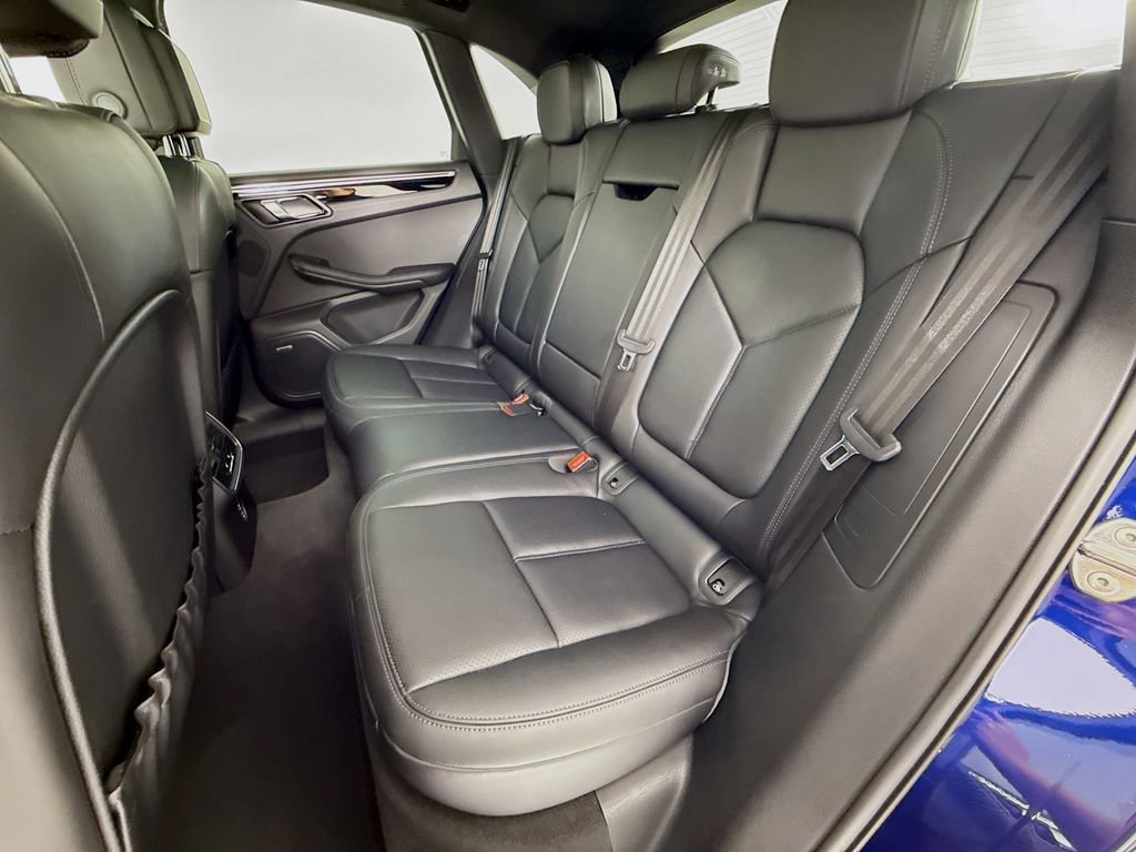 Certified 2025 Porsche Macan image 24