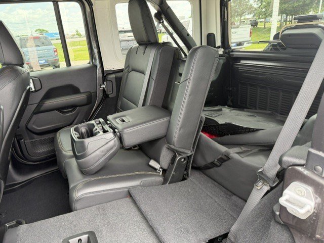 Used 2026 Jeep Wrangler Unlimited Sahara AWD/4WD image 31