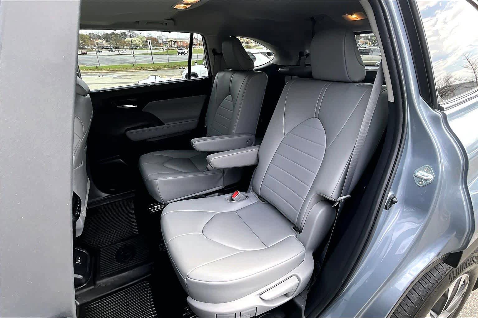Used 2023 Toyota Highlander XLE AWD/4WD image 20