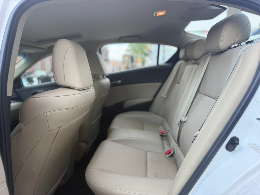 Used 2013 Acura ILX w/ Technology Package FWD image 9