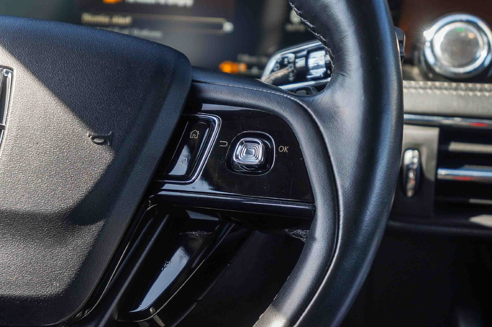 Used 2022 Lincoln Corsair Reserve w/ Equipment Group 201A FWD image 17