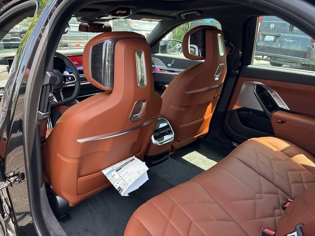 Used 2025 BMW 750e xDrive image 17