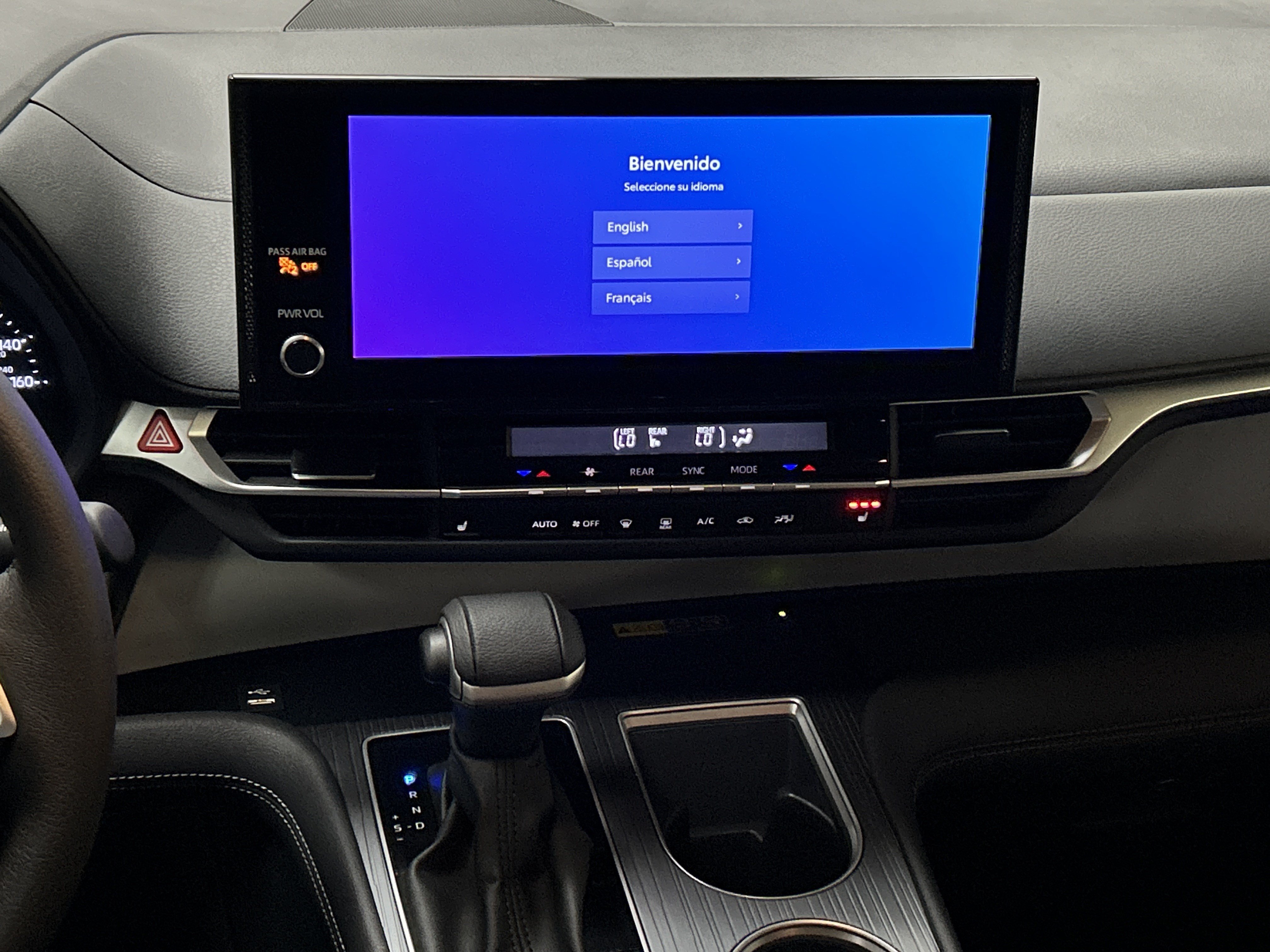 Certified 2025 Toyota Sienna XLE FWD image 31
