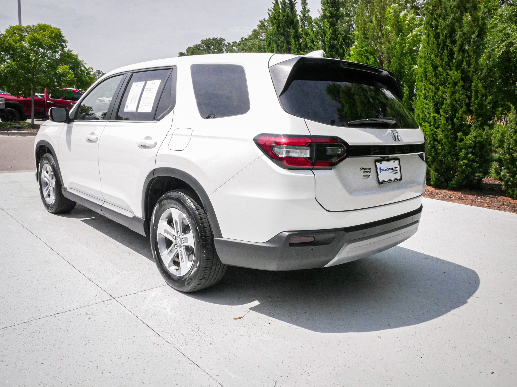 Used 2025 Honda Pilot EX-L image 8