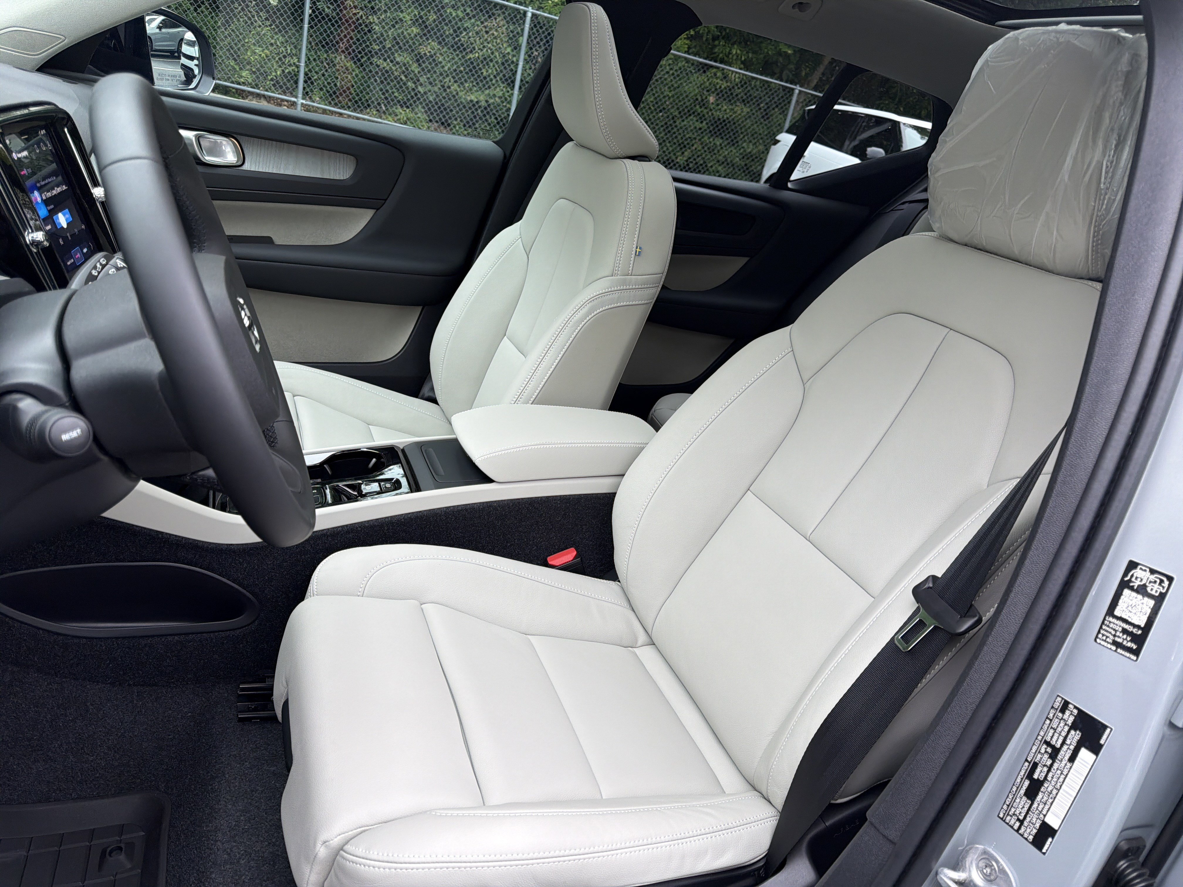 New 2026 Volvo XC40 B5 Ultra w/ Protection Package Premier AWD/4WD image 15