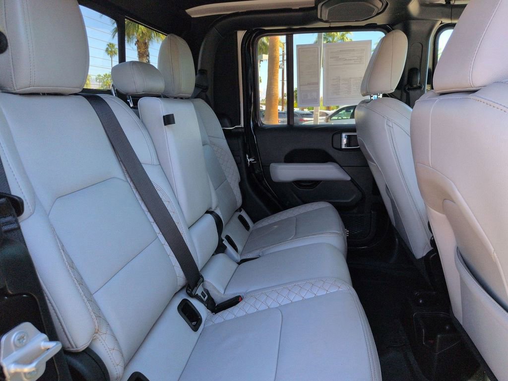 Used 2023 Jeep Gladiator Overland AWD/4WD image 18