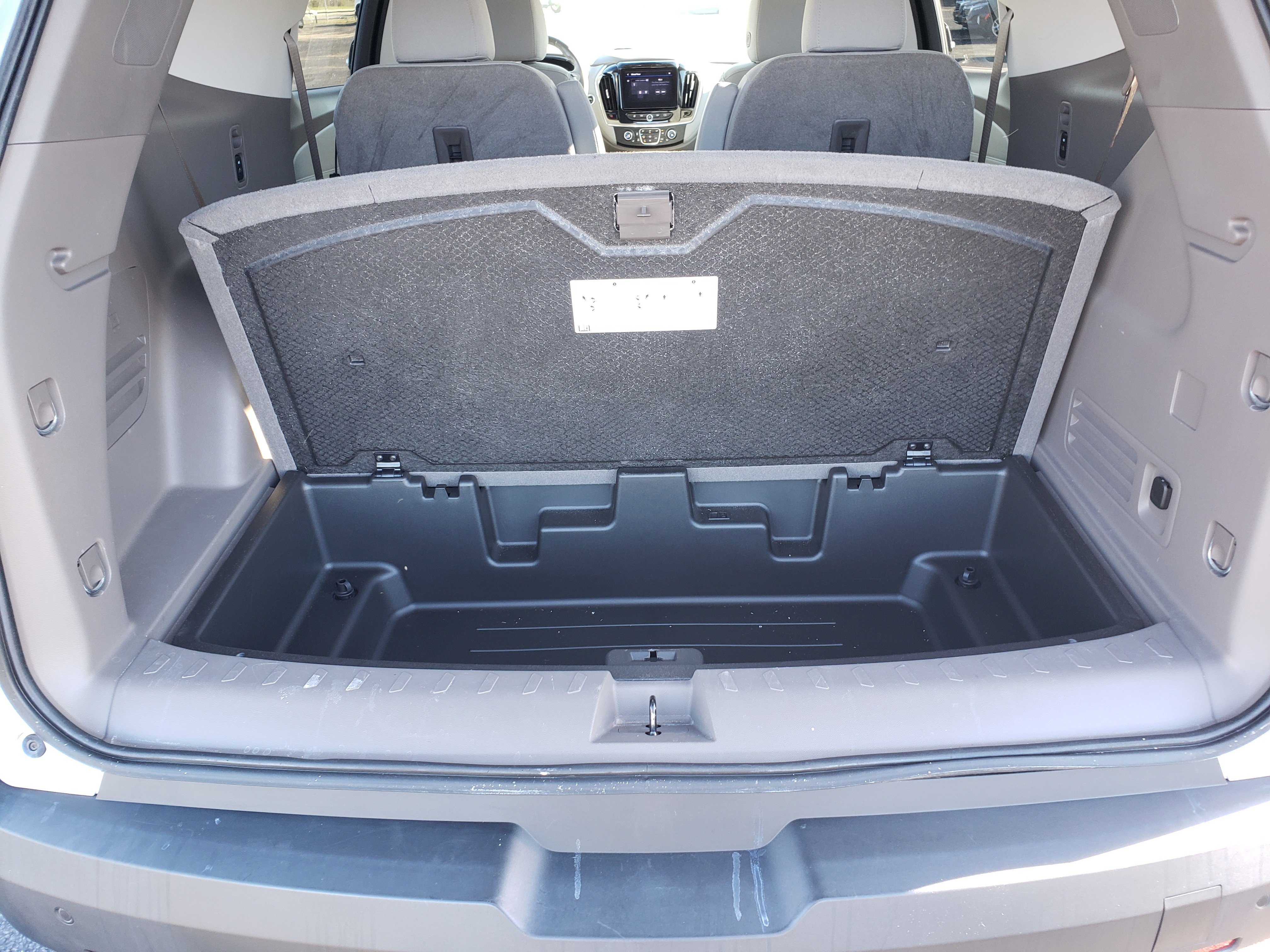 Used 2020 Chevrolet Traverse LT image 12