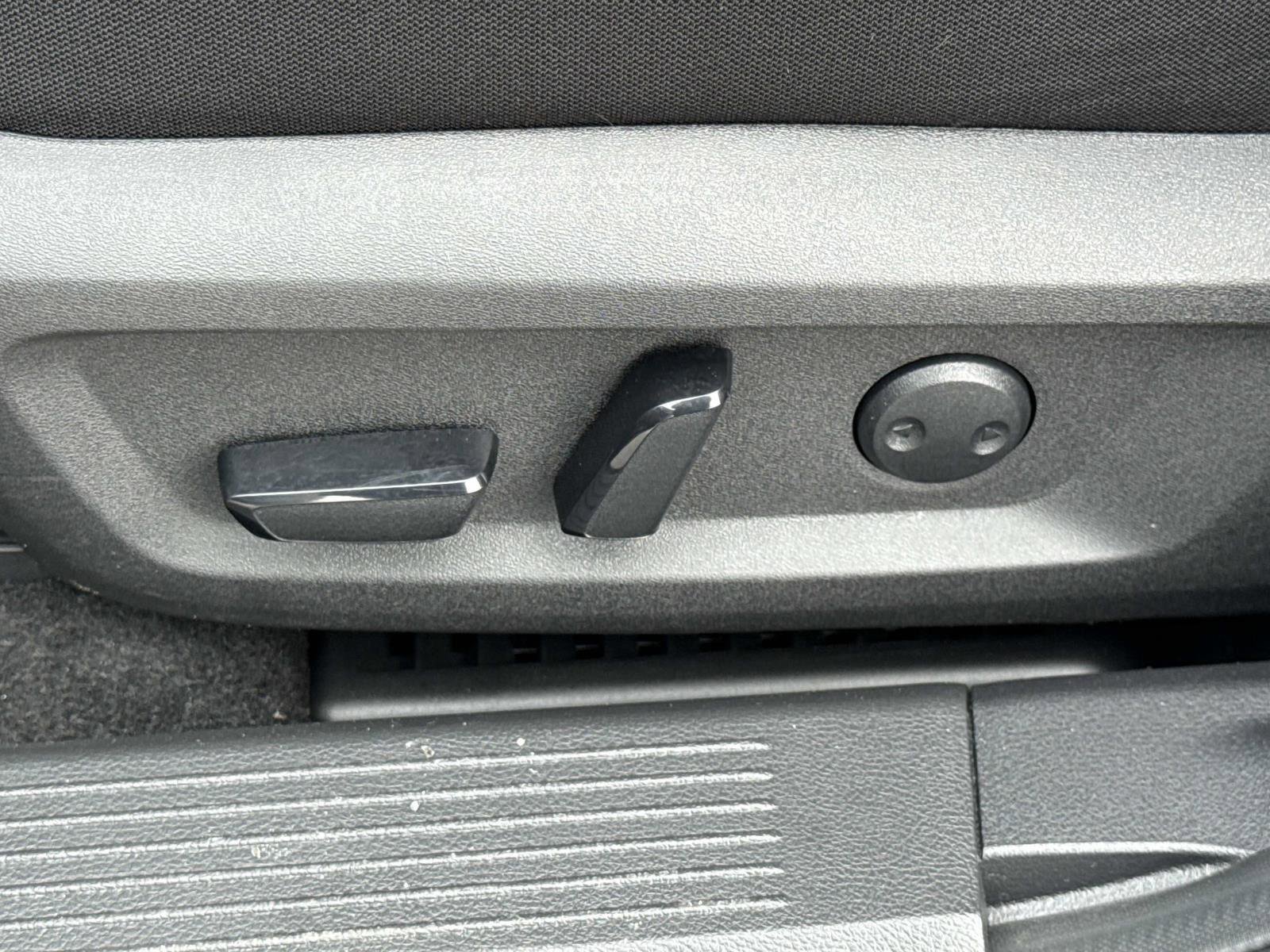 Used 2023 Nissan Rogue SV image 15