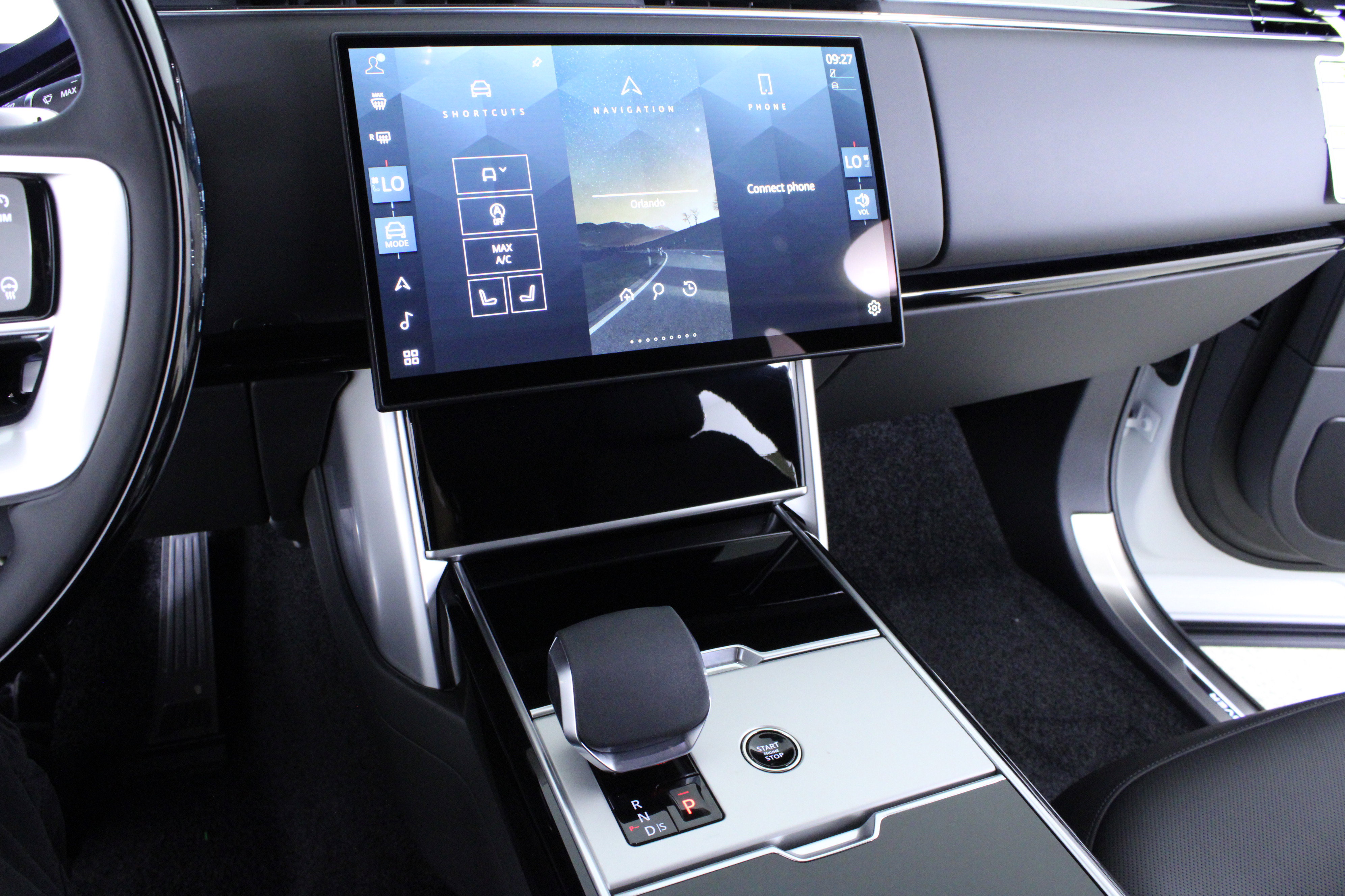 New 2026 Land Rover Range Rover Long Wheelbase SE image 19