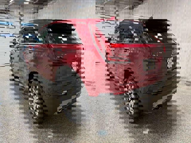 Used 2022 Cadillac XT4 Premium Luxury w/ Enhanced Visibility Package image 5