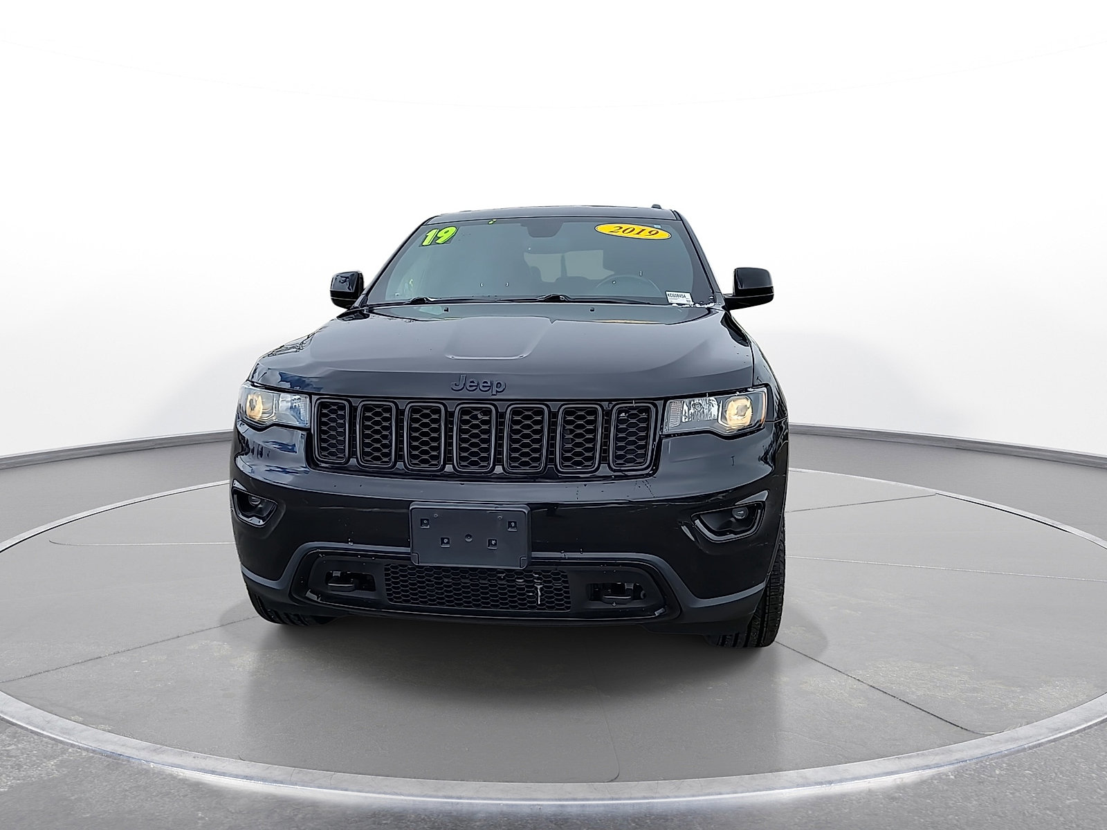 Used 2019 Jeep Grand Cherokee Laredo AWD/4WD image 3