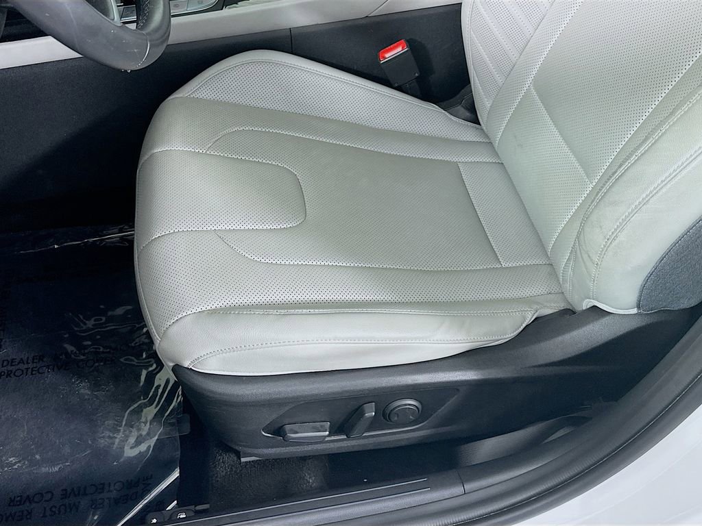 Used 2024 Hyundai Elantra Limited image 27