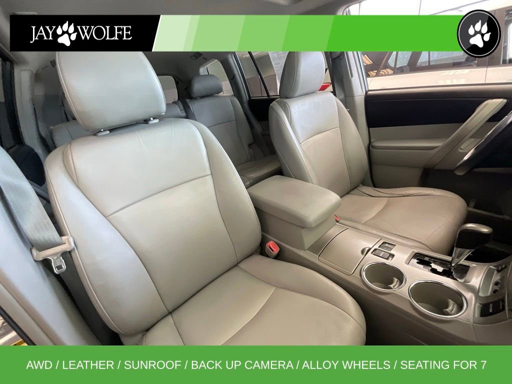 Used 2011 Toyota Highlander SE w/ Tow Pkg image 18