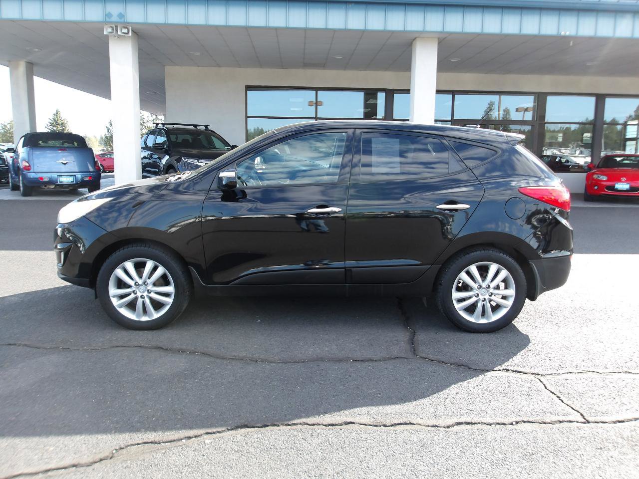 Used 2013 Hyundai Tucson Limited w/ Premium Pkg AWD/4WD image 2