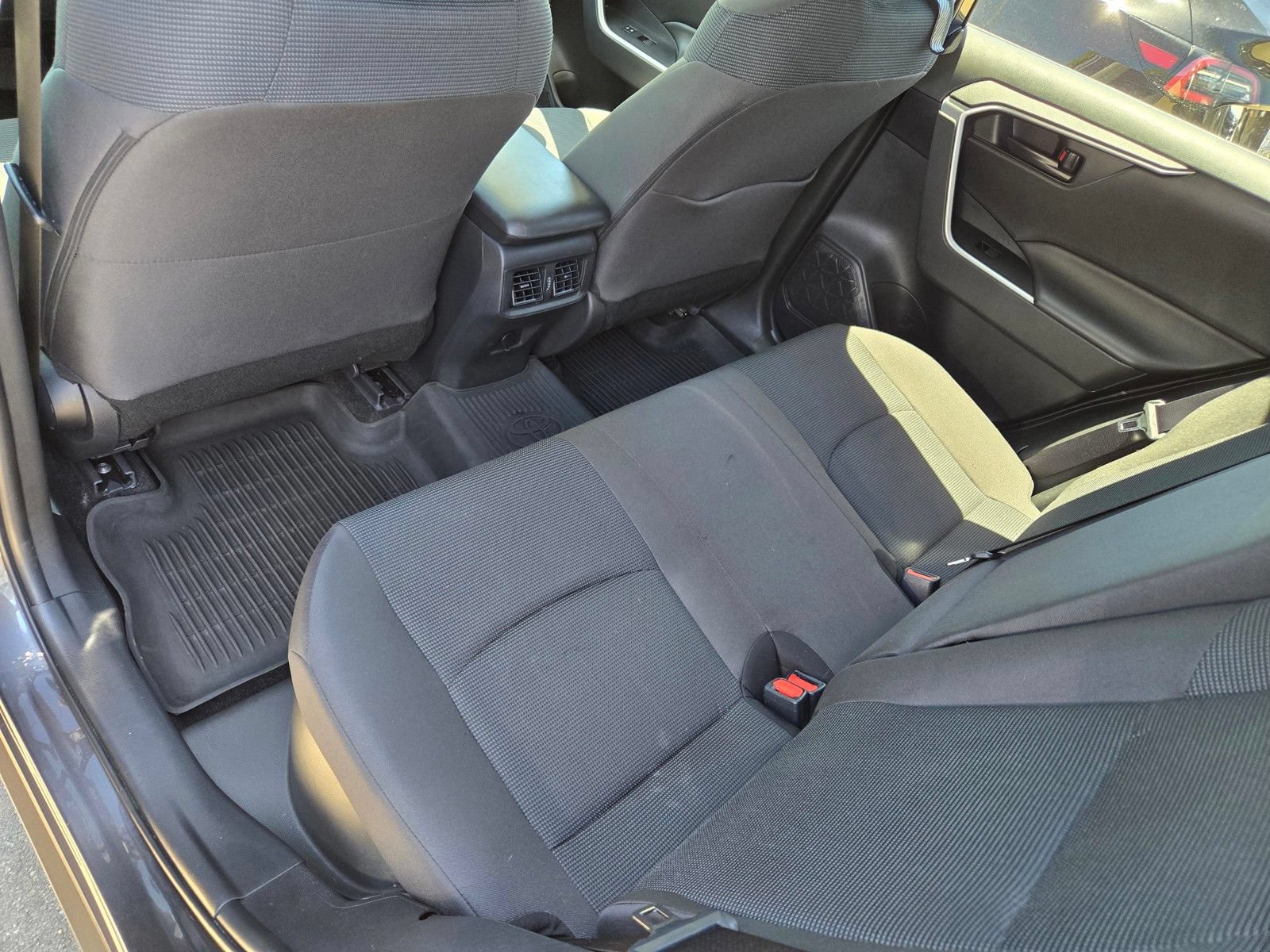 Used 2024 Toyota RAV4 LE AWD/4WD image 18