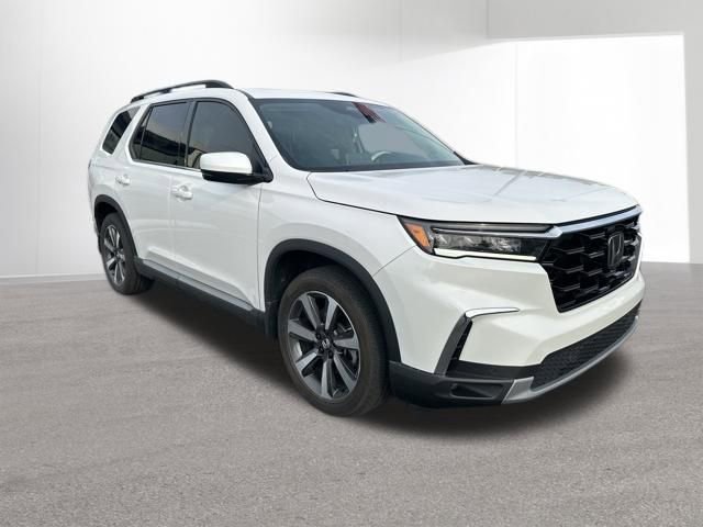 Used 2023 Honda Pilot Touring image 4