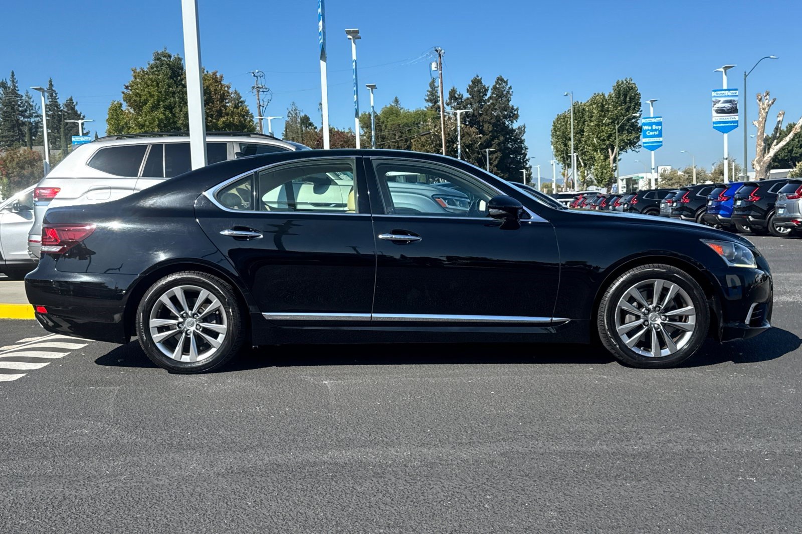 Used 2013 Lexus LS 460 w/ Comfort Pkg RWD image 8