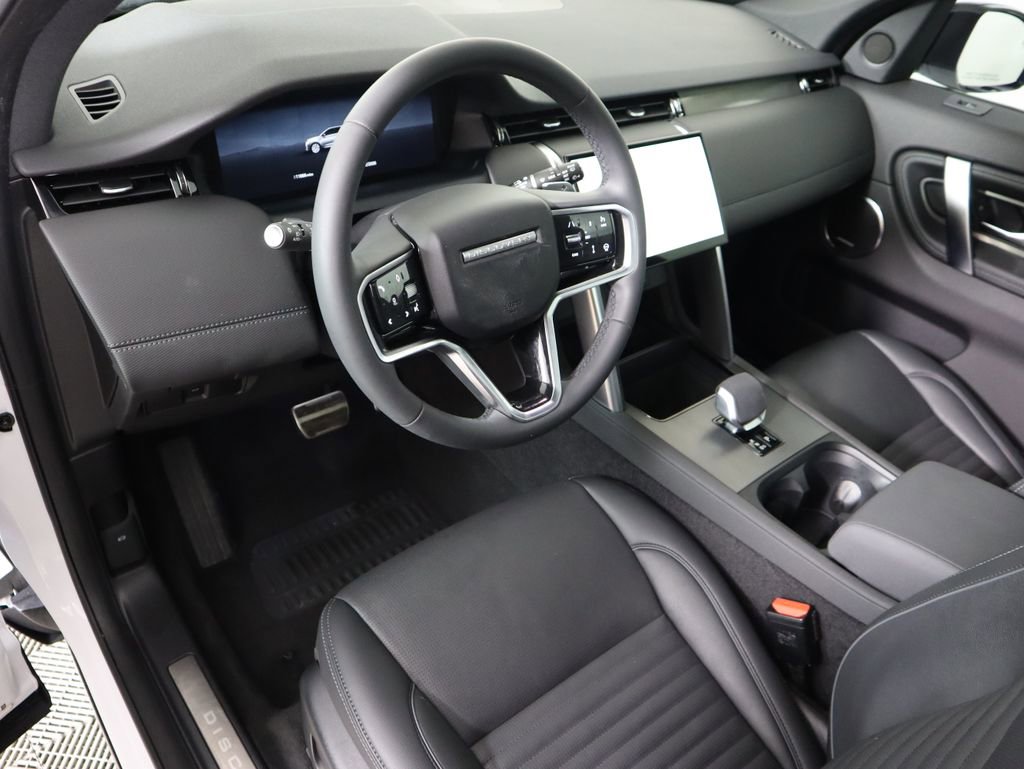 Used 2024 Land Rover Discovery Sport Dynamic SE image 9