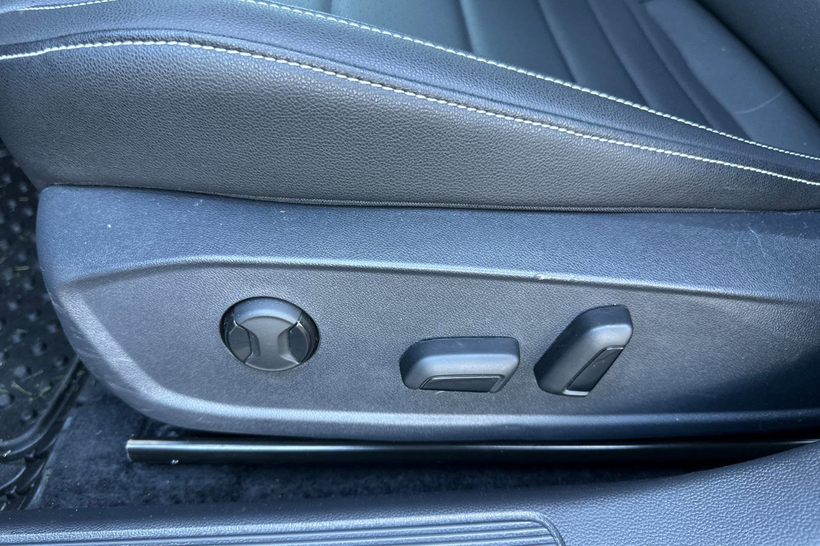 Used 2024 Volkswagen Jetta SE image 12