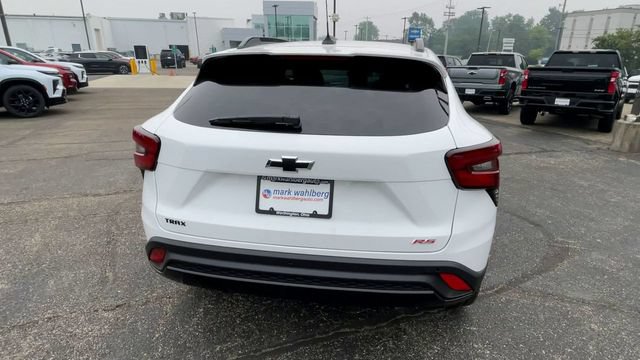 New 2026 Chevrolet Trax RS w/ Sunroof Package FWD image 9