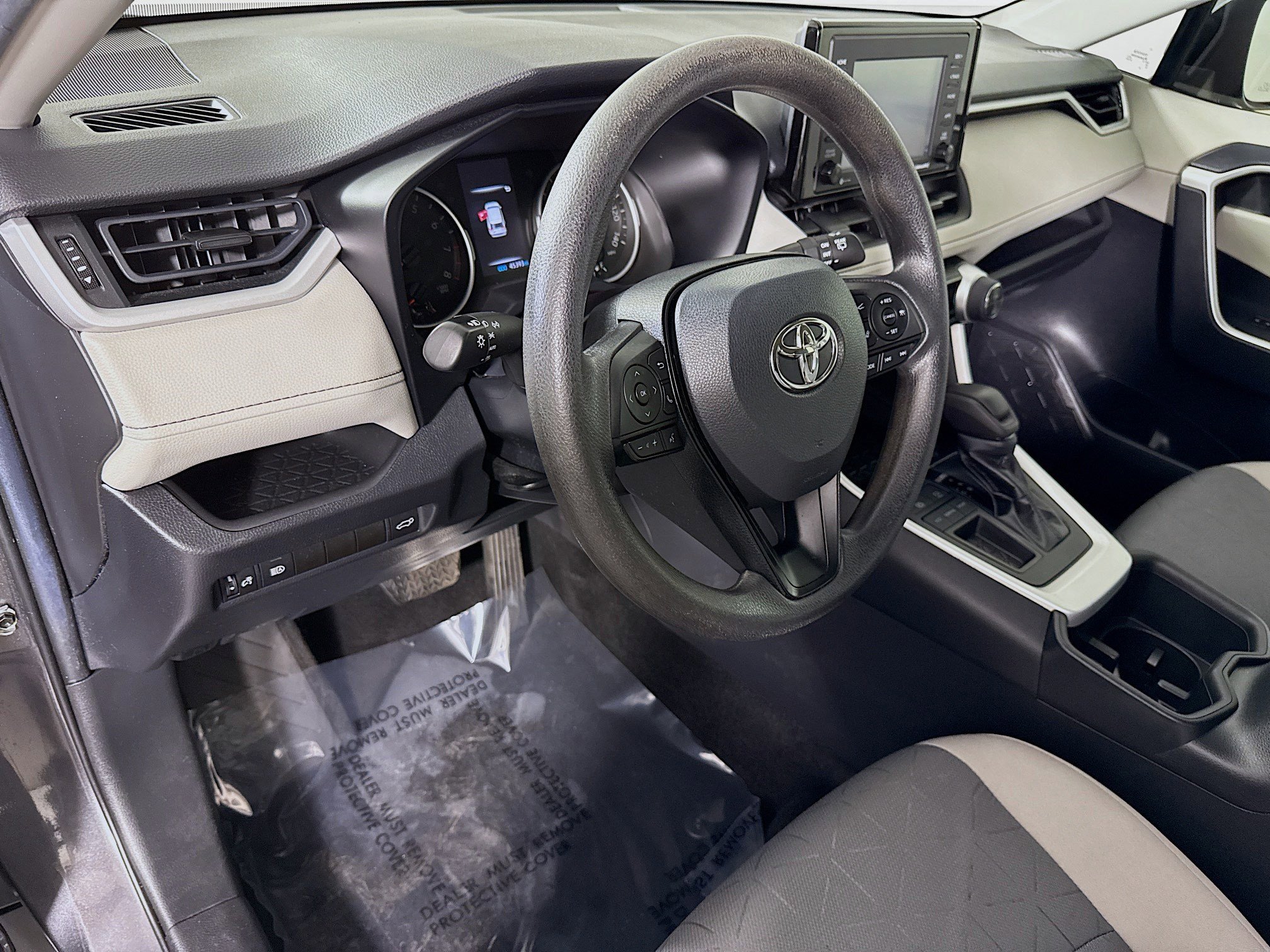 Used 2022 Toyota RAV4 XLE image 23