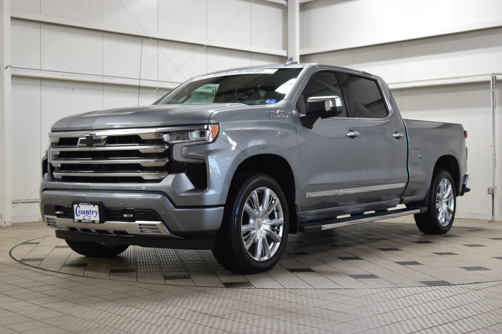 Used 2026 Chevrolet Silverado 1500 High Country w/ High Country Premium Package AWD/4WD image 3
